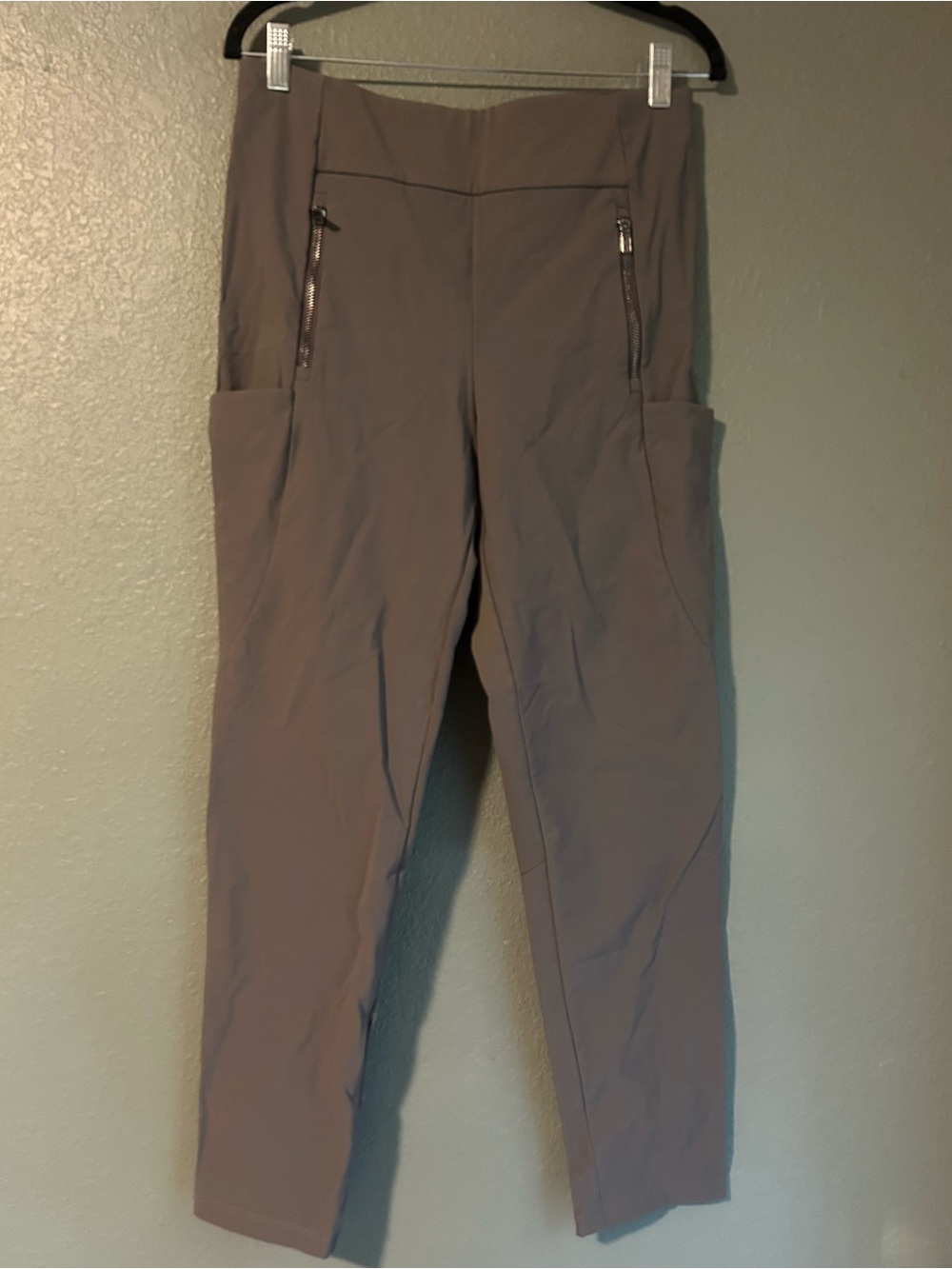 Athleta gray high-waisted capri pants with zipper pockets, size 12